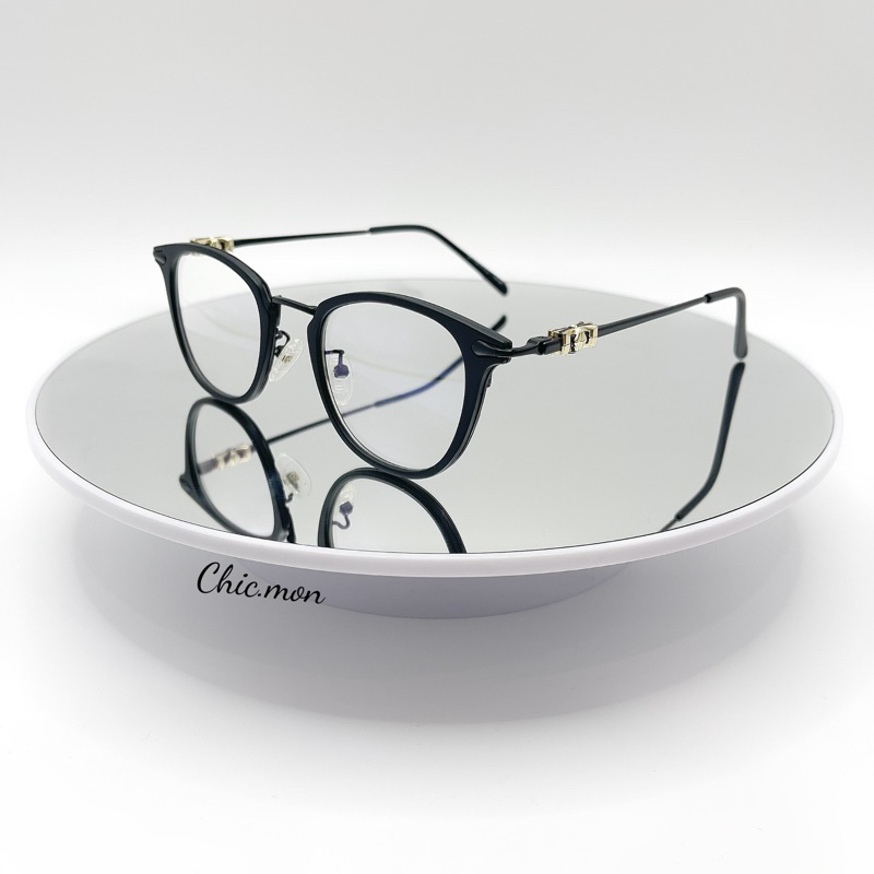 Kính viền đen CH
