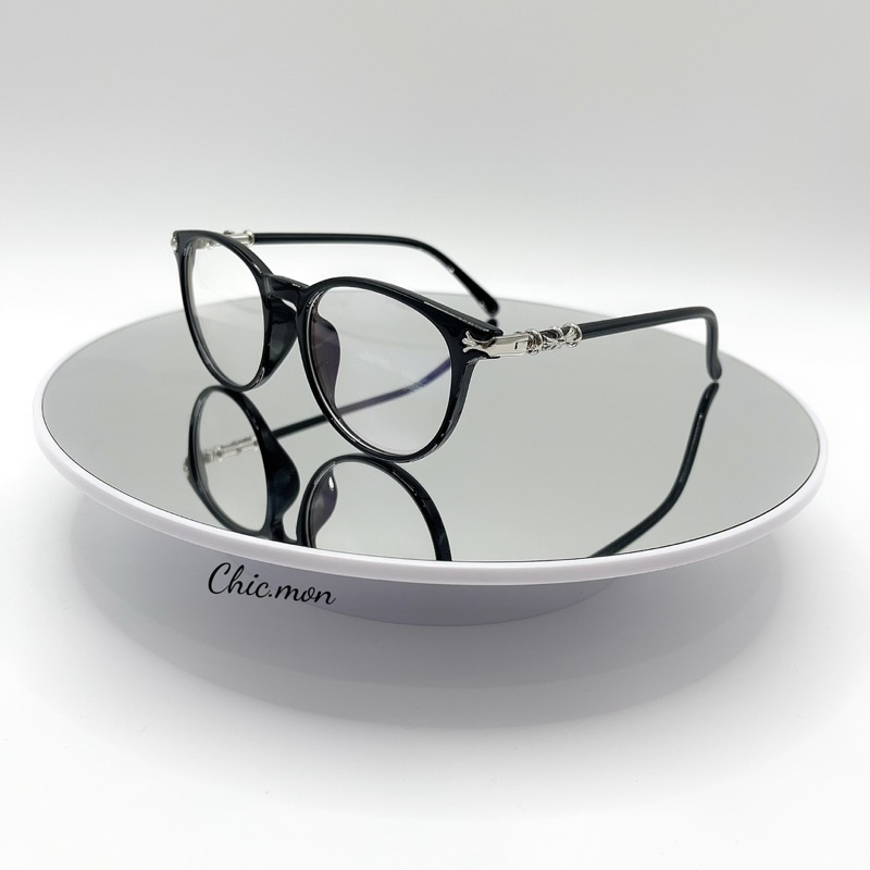 Kính viền đen CH