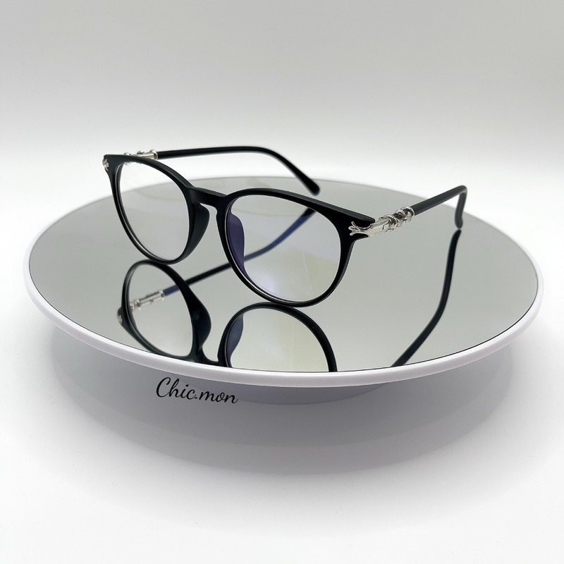 Kính viền đen CH