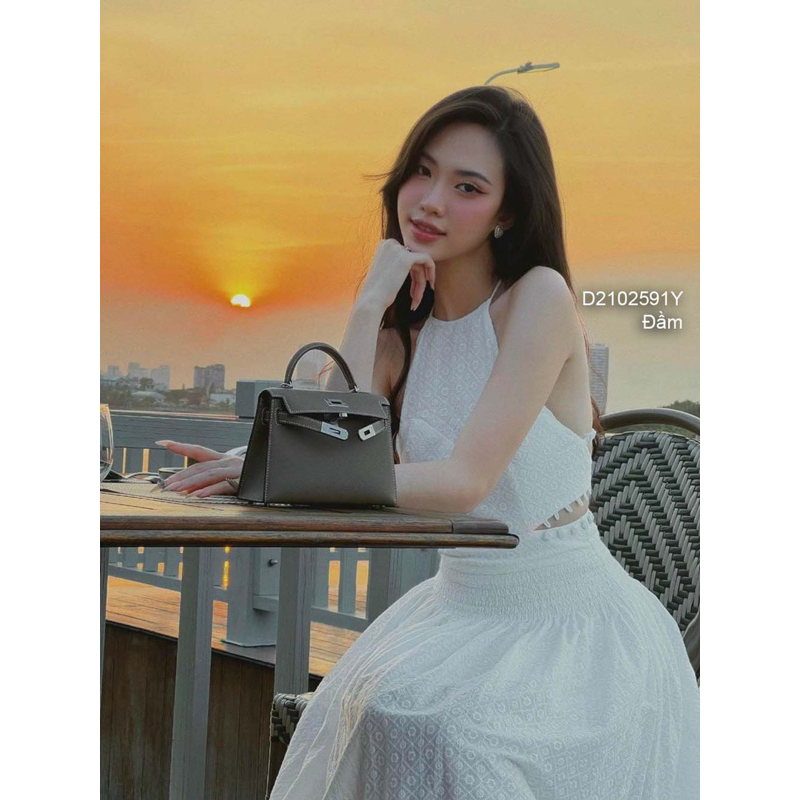 Đầm maxi cổ yếm hở lưng khoét eo sang trọng VIENS STORE