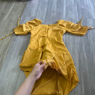 2hand đầm vàng kiểu dài 89cm mã 197