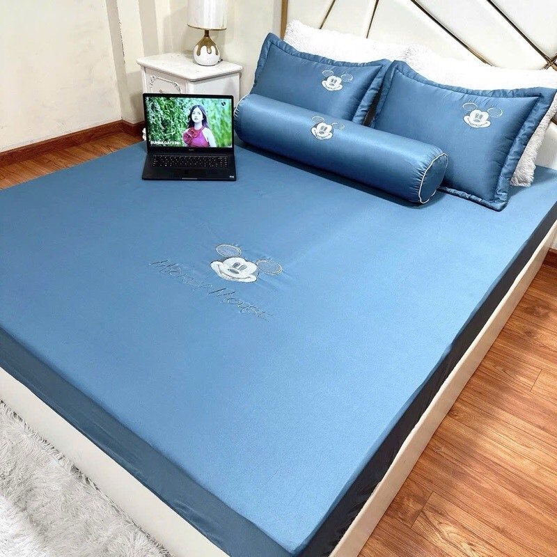 Bộ ga gối lụa thêu mickey kèm 2 áo gối đầu