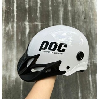  MŨ BẢO HIỂM 1 2 CÓ LƯỠI TRAI VÀ TEM P_O_C ĐỦ MÀU. LOẠI XỊN _ NHỰA CỨNG CÁP . CÓ ĐỒNG KIỂM  