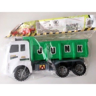 Xe chở thú gồm 2 con cho bé