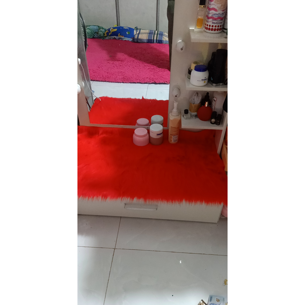 Thảm lông chụp ảnh sản phẩm, chụp ảnh nail màu Đỏ lông dài, thảm trải bàn trang điểm.