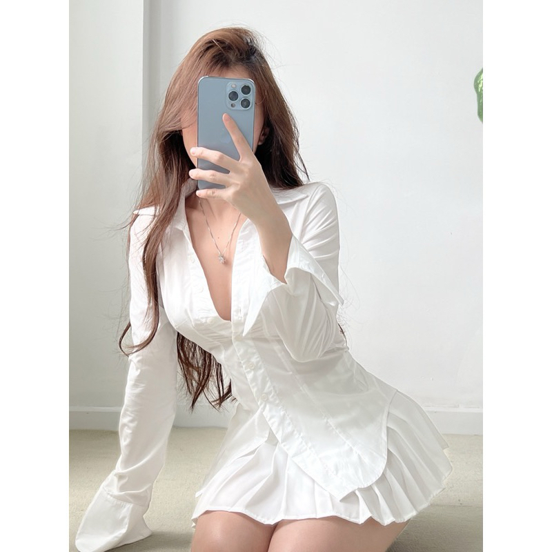 Áo sơmi trắng ôm body