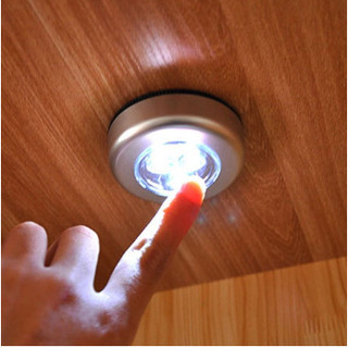 Đèn led dán tường loại 4 bóng tiện lợi, ấn là sáng  (ảnh thật)