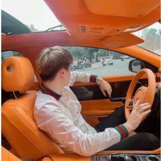Phối kẻ sọc mẫu siêu cấp- áo sơ mi trắng gucci hoạ tiết kẻ sọc mẫu siêu cấp phong cách boy