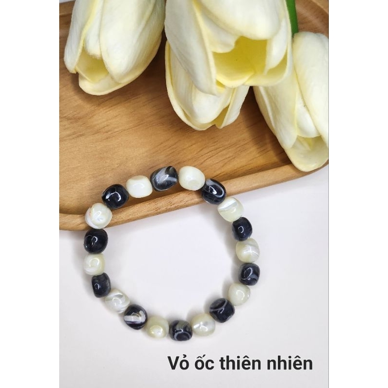 Vòng tay vỏ ốc thiên nhiên ánh xà cừ trắng đen xinh