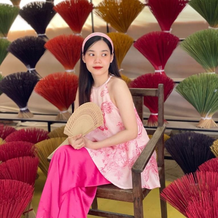 Áo Cổ Yếm Hoạ Tiết Hoa In Oganza Sang Trọng Trẻ Trung - EDINI - A1550