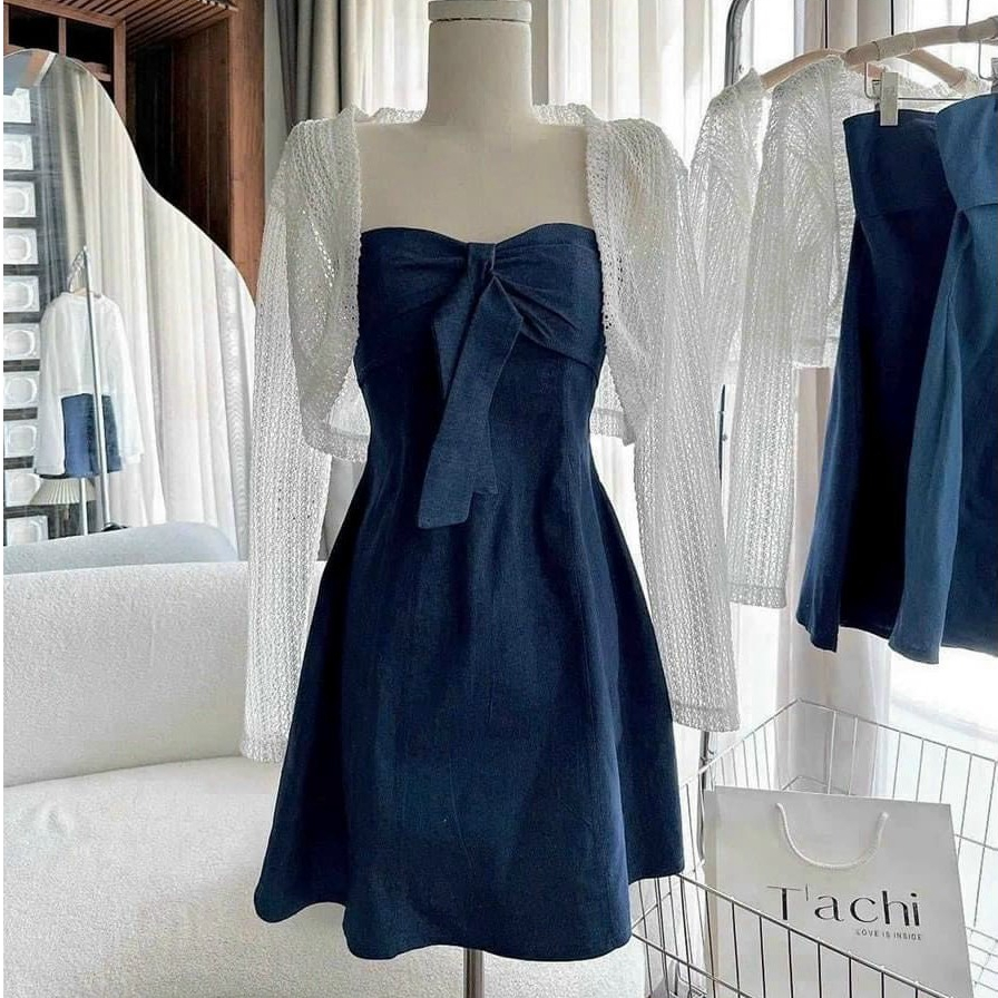 Set thiết kế đầm ống jean nơ ngực + áo khoác crop trắng - Tachi