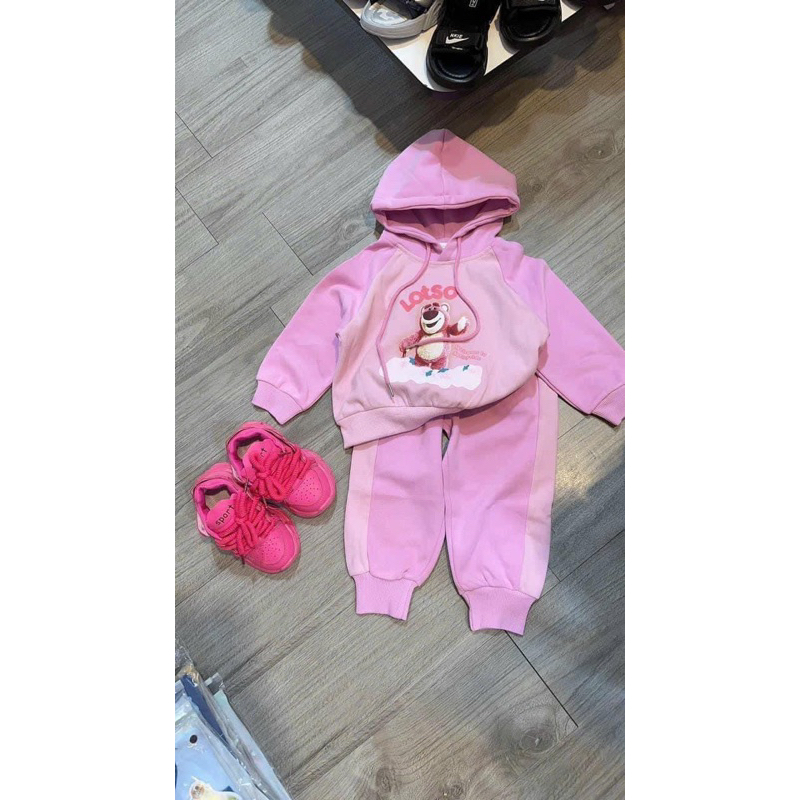 Bộ nỉ mũ gấu dâu qccc cho bé gái