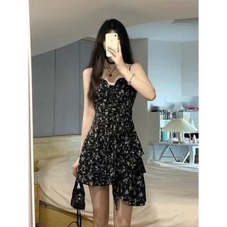 Váy hai dây hoa nhí màu đen thiết kế vạt chéo không đều cá tính MORAN style Hàn Quốc hàng quảng châu (ORDER)