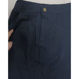 Chân váy midi xẻ tà