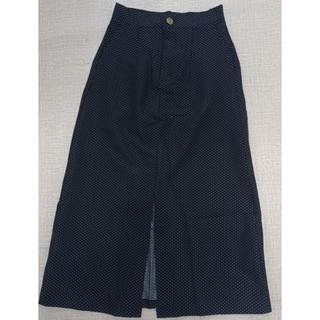 Chân váy midi xẻ tà