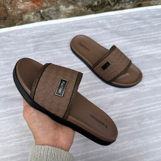 Dép fashion 3 màu ghi. nâu. đen kẻ ca rô chéo 2024