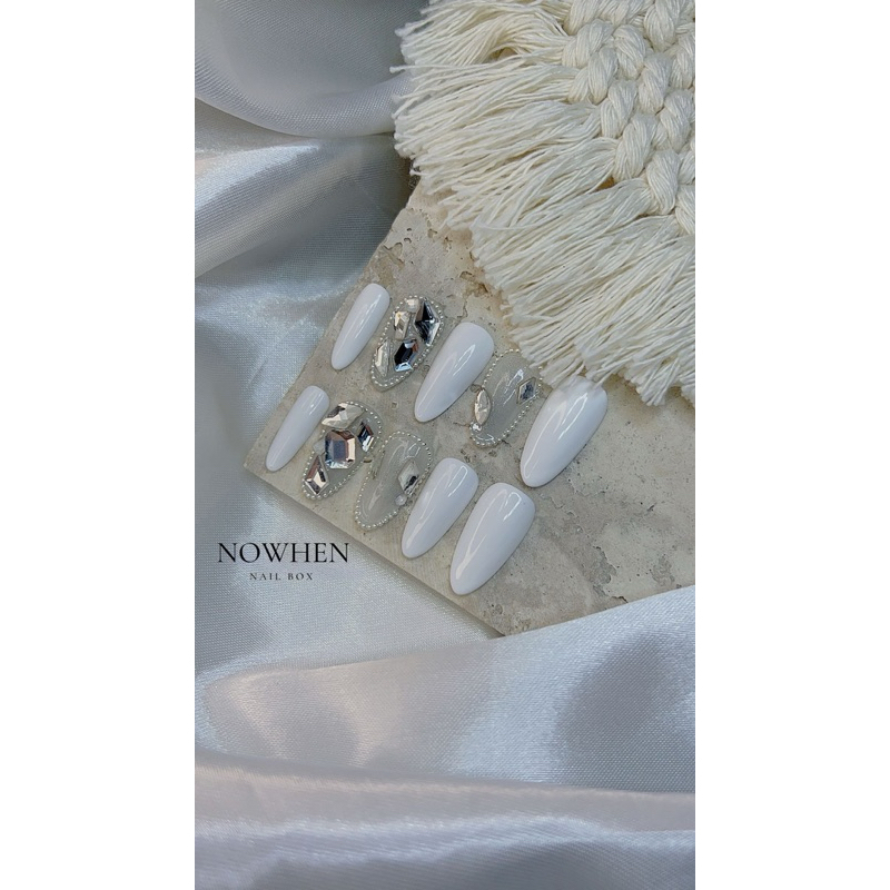 nailbox đính đá, đính viền bi,nailbox màu trắng