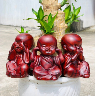 Tượng Tam Không gỗ bách xanh để xe hơi , taplo ô tô , bàn làm việc . Một bộ gồm 3 chú tiểu
