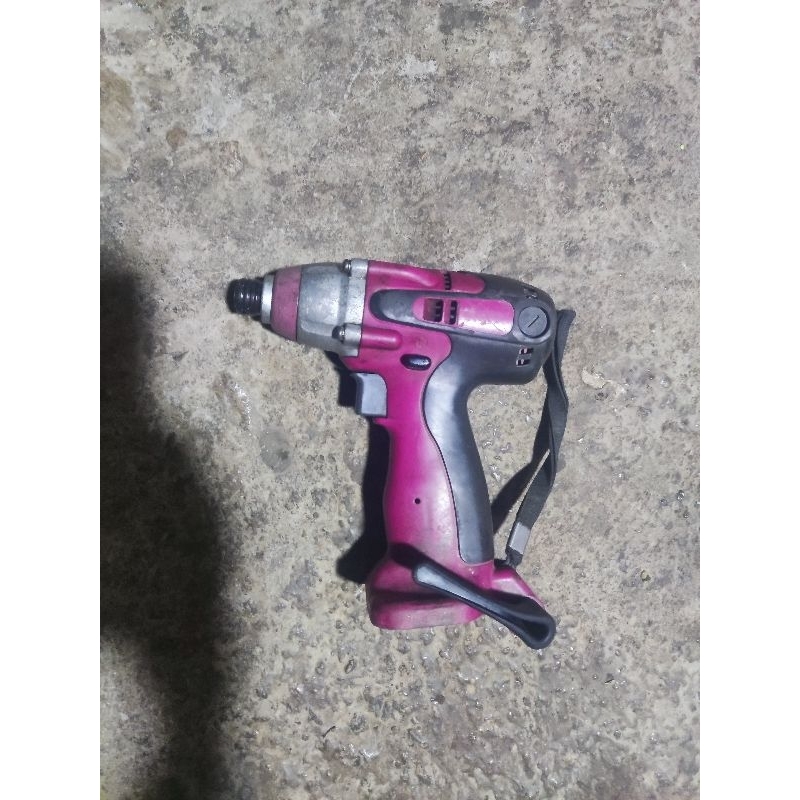 thân máy bắn vít PIN Hitachi, 12v, máy hoạt động OK sản phẩm là thân máy y hình thực tế