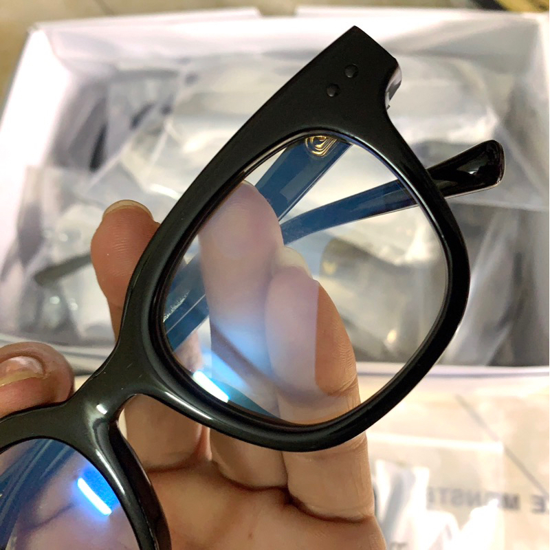 Kính South side V 1:1 bản chuẩn kèm hộp hãng 2 chấm màu đen FullBox