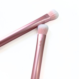 Cọ Tán Bầu Mắt Size Vừa RT REAL TECHNIQUES 361