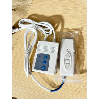 Điều khiển màn chiếu điện, dùng cho các loại màn chiếu điện hiên nay. Có remote điều khiển bấm lên xuống, dừng.
