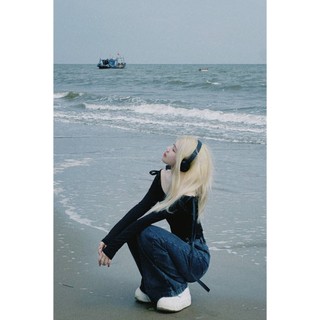 - Áo thun trễ nơ/ Quần jeans rộng