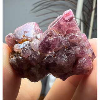 Spinel tinh thể, chóp tam giác, to, 133.2ct