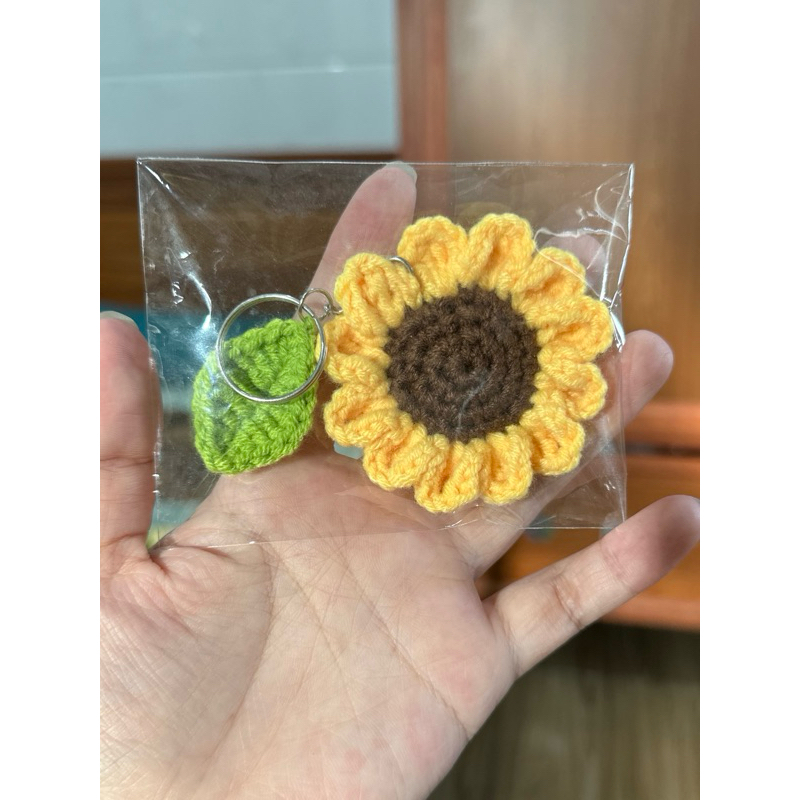 CẦN GẤP INBOX RIÊNG SHOP - Móc khoá hoa hướng dương len cánh tròn size 5-6,5cm