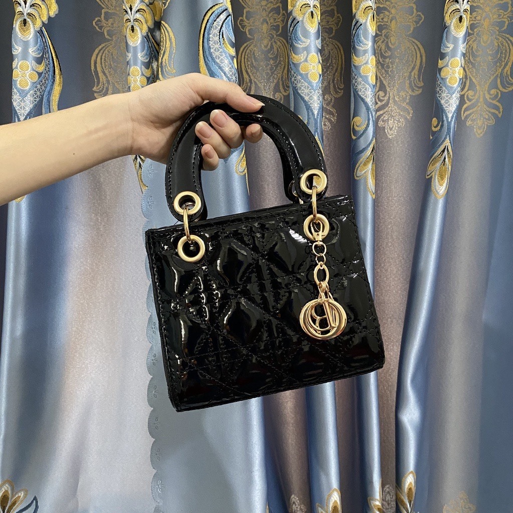 Túi đeo chéo nữ túi xách tay da bóng phối móc khóa các chữ cái thời trang size 18 LK375