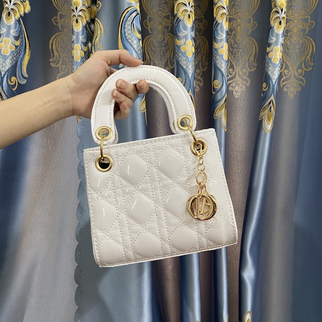 Túi đeo chéo nữ túi xách tay da bóng phối móc khóa các chữ cái thời trang size 18 LK375