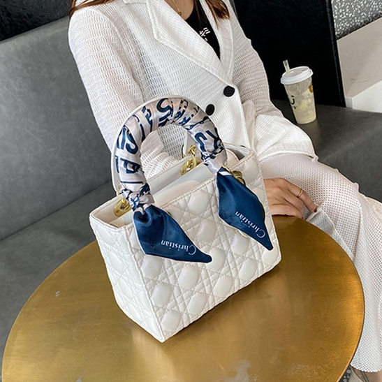 Túi đeo chéo nữ túi xách tay da bóng phối móc khóa các chữ cái thời trang size 18 LK375