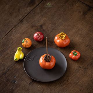 Đế cắm nhang bằng sứ hình quả hồng, đế đốt trầm hương