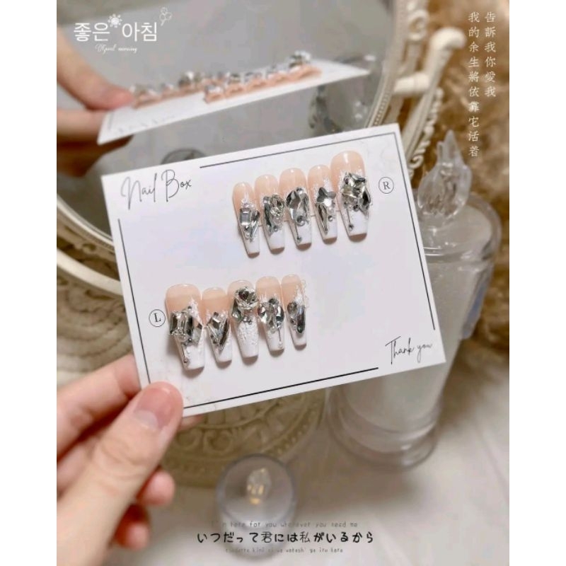 Móng giả- Nailbox móng úp thiết kế đính đá