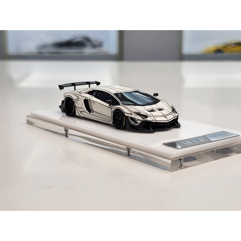 Xe Mô Hình Lamborghini Aventador 1:64 LBWK ( Trắng )