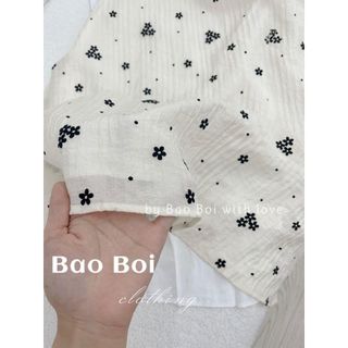 Váy hoa cổ v phối ren midi