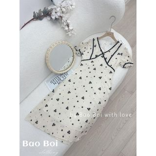 Váy hoa cổ v phối ren midi