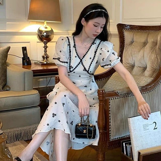 Váy hoa cổ v phối ren midi