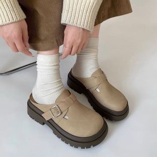 Giày sục khoá vuông