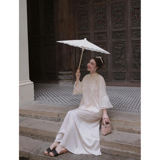 Set áo dài tơ cát thêu 𝐓𝐇𝐀𝐍𝐇 𝐓𝐇𝐔̛ 𝐀𝐒𝐇𝐘𝐋𝐄𝐘