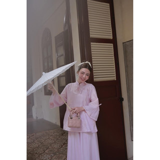 Set áo dài tơ cát thêu 𝐓𝐇𝐀𝐍𝐇 𝐓𝐇𝐔̛ 𝐀𝐒𝐇𝐘𝐋𝐄𝐘