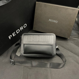 Túi nam đeo chéo Pedro logo chữ to cá tính phom hộp hai ngăn tiện dụng
