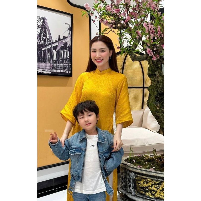 ADCT - Áo dài dáng suông gấm hoạ tiết hoa cúc loe màu vàng đồng sang trọng Hoà Minzy - Áo dài An