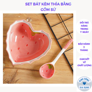 Set bát kèm thìa bằng gốm sứ hình trái tim họa tiết trái dâu dễ thương