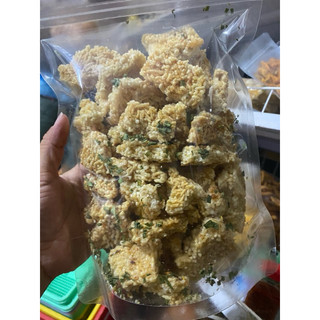 500g cơm cháy bể mắm hành 30k