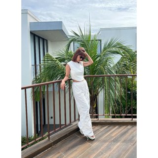 COLLIDE - Eugene set - Set áo croptop dáng corset và chân váy midi kaki trắng