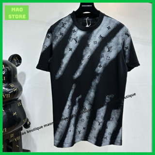 Áo Phông Nam Nữ Eo Vì In Hoạ Tiết Vân Hoa Chữ Monogram Loang Sọc Chéo . Áo Thun Cộc Tay Siêu Cấp Cho Các Boy Phố 2024