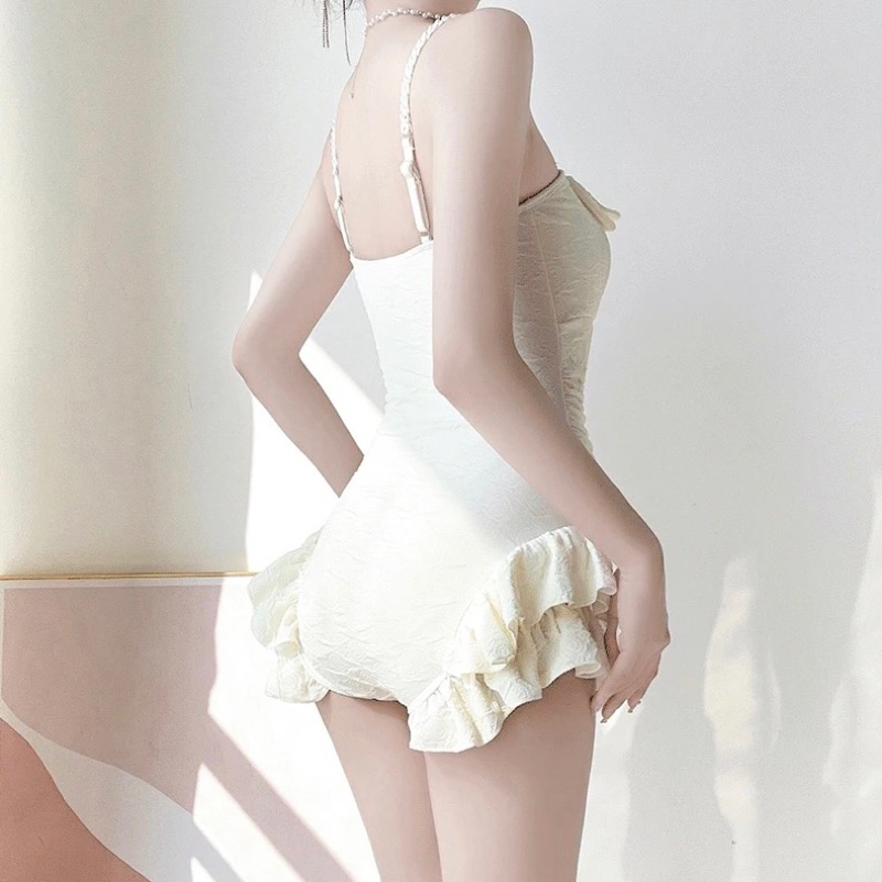 Đồ bơi nữ 2 dây liền thân bánh bèo tôn dáng, bikini 1 mảnh quần đùi kín đáo che khuyết điểm màu kem sáng da | BigBuy360 - bigbuy360.vn