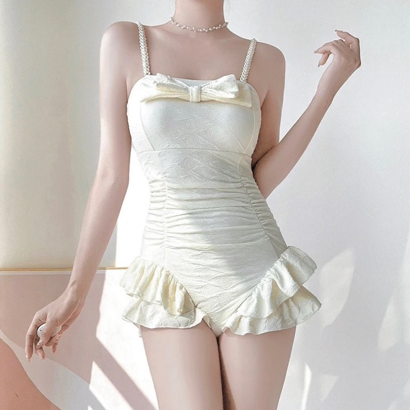 Đồ bơi nữ 2 dây liền thân bánh bèo tôn dáng, bikini 1 mảnh quần đùi kín đáo che khuyết điểm màu kem sáng da | BigBuy360 - bigbuy360.vn