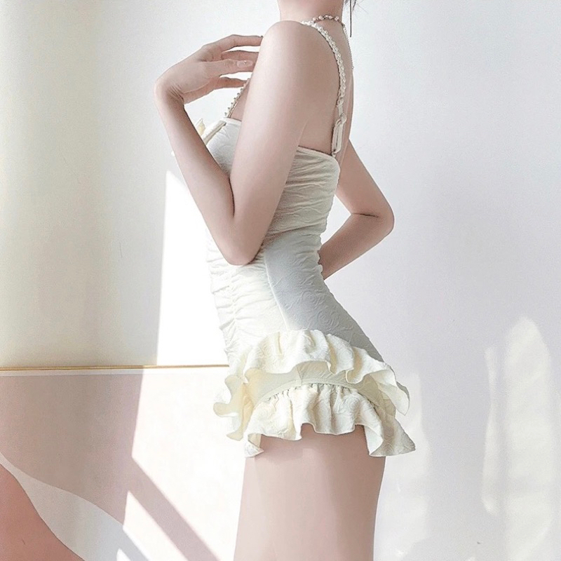 Đồ bơi nữ 2 dây liền thân bánh bèo tôn dáng, bikini 1 mảnh quần đùi kín đáo che khuyết điểm màu kem sáng da | BigBuy360 - bigbuy360.vn